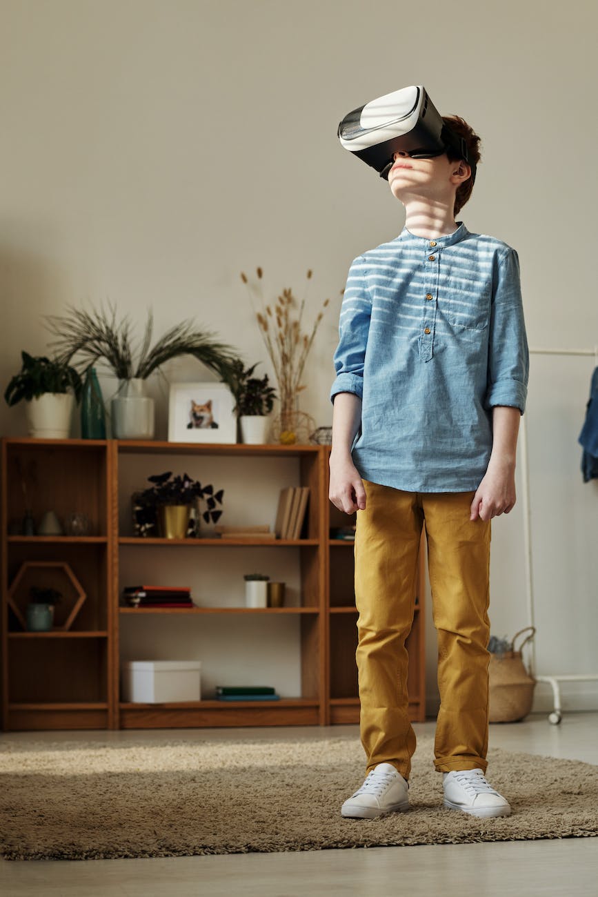 photo of boy using vr headset | 8 Best Tips for Reaching Your Audience with Hubspot Website Design